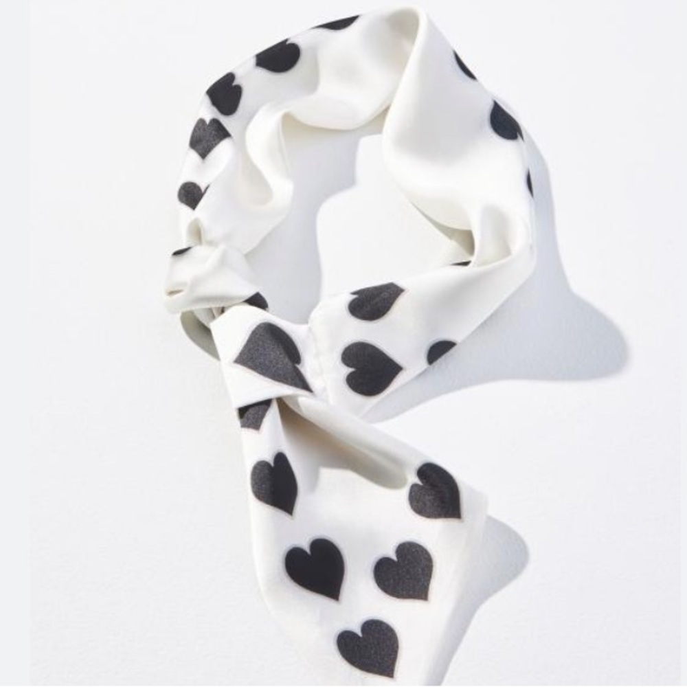 Anthropologie lula heart neck scarf tie new in package